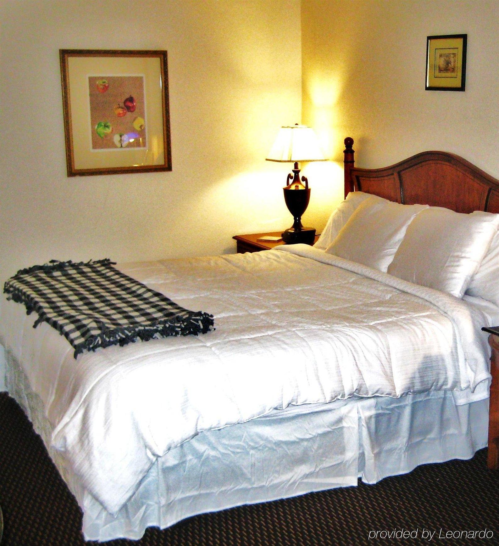 Econo Lodge Airport Near Billy Graham Parkway Шарлотт Номер фото