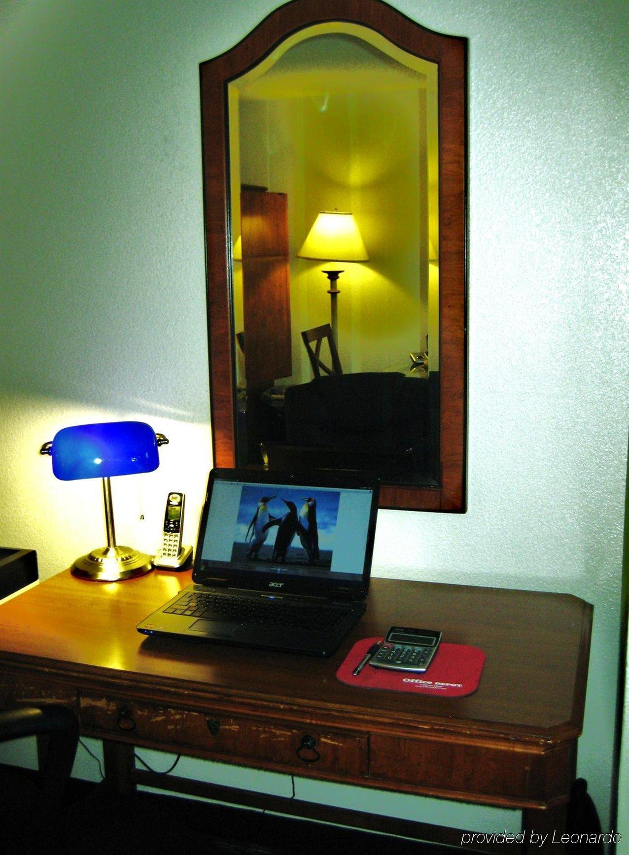 Econo Lodge Airport Near Billy Graham Parkway Шарлотт Номер фото